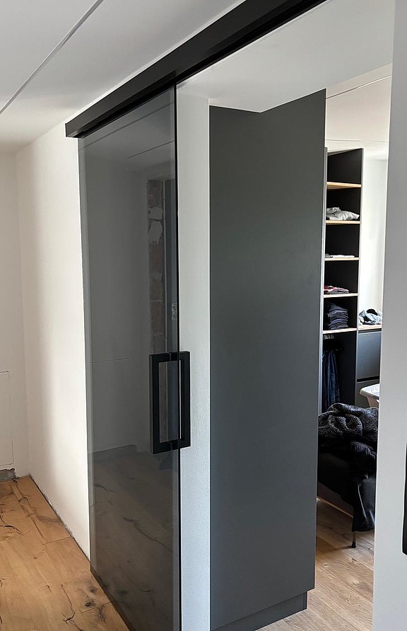 Schiebetür mit Satinatoglas grau